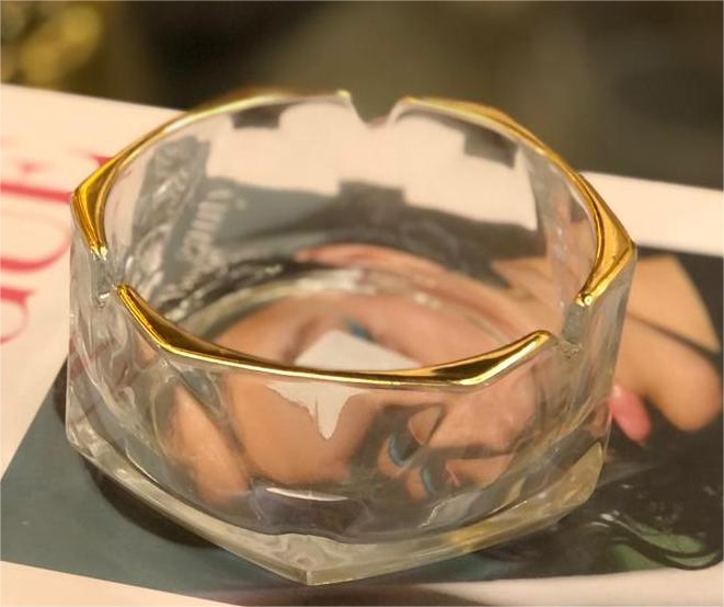 1242cdcc-ae40-48f5-ae98-7d2596a44bfd A refined decorative glass - Image 1