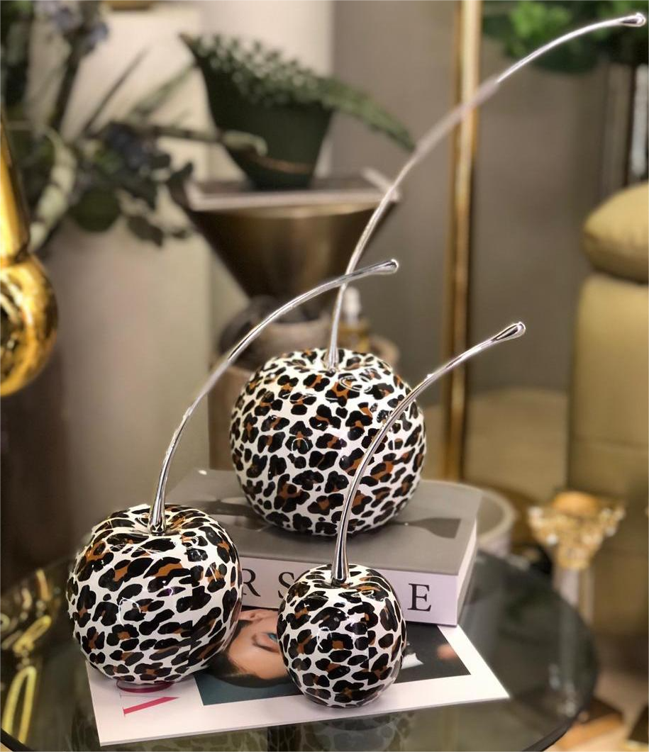 278d92e4-c643-4664-88f4-fb19236417d9 A modern set of - Image 1