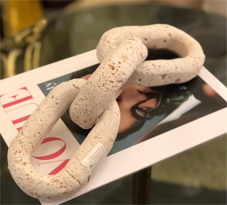 3dac057e-3df0-45fa-9e11-09dca361a1bf A modern decorative knot - Image 1