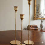 A luxurious gold candle - Image 2