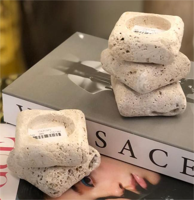 c1b9412a-b8a5-4d04-946a-00a957066aa6 (1) A minimalist decorative holder - Image 1